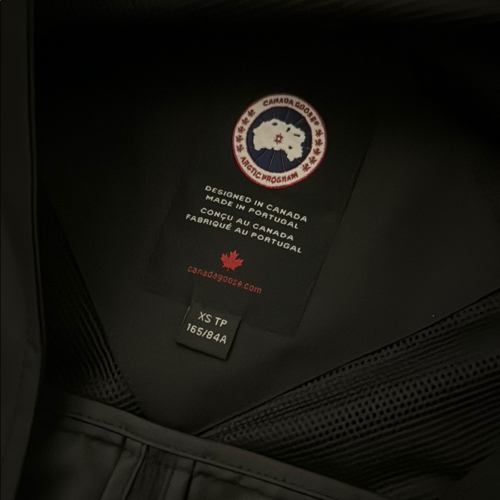 Canada Goose Black Ski & Snow Jacket Weather-Resistant - Picture 4 of 4